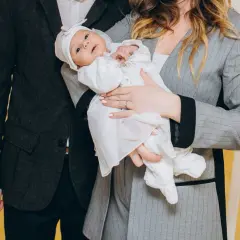 Jak ubrać się na chrzciny? Eleganckie stylizacje dla gości