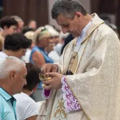 Grzechy a Komunia Święta: Kiedy spowiedź jest konieczna?