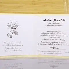 Gotowe wierszyki i cytaty na zaproszenia komunijne wybierz idealne!