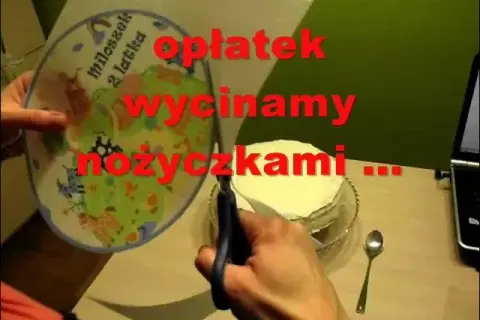 Jak przykleić opłatek na tort? Gładko i bez marszczenia!