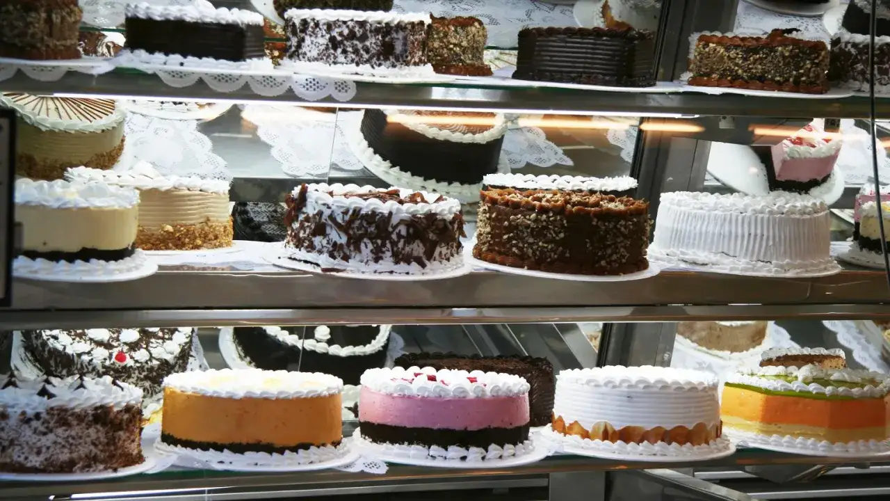 Tort domowy kontra tort z cukierni porównanie