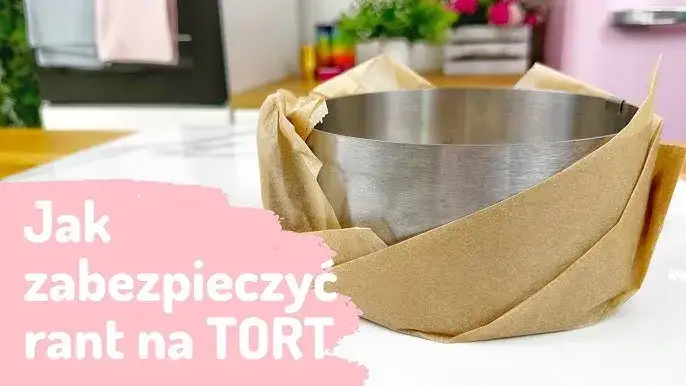 domowy rant cukierniczy z papieru do pieczenia i tektury