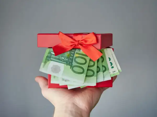 18 urodziny kolegi: Ile dać pieniędzy i jaki prezent wybrać?